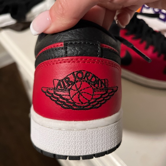 Jordan one retro black and red sneakers for sale - Picture 3 of 8